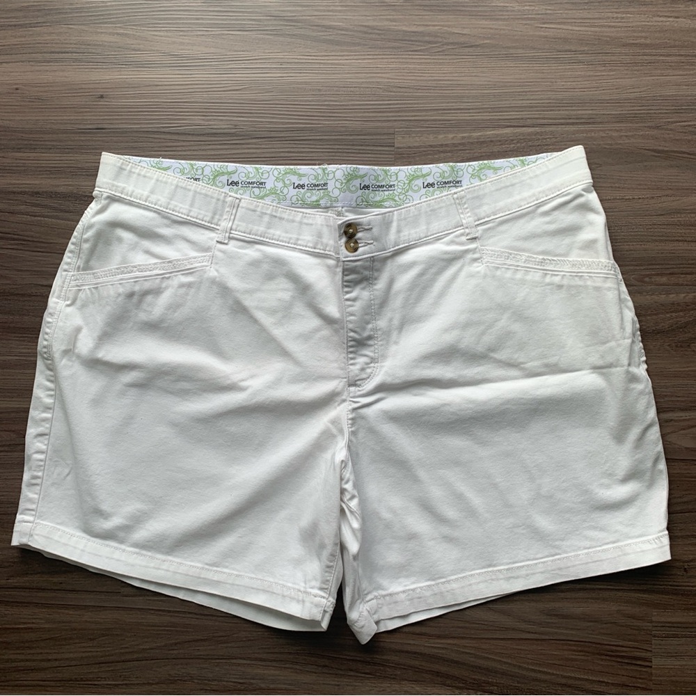 Lee Women's Classic White Bermudas Size 24W